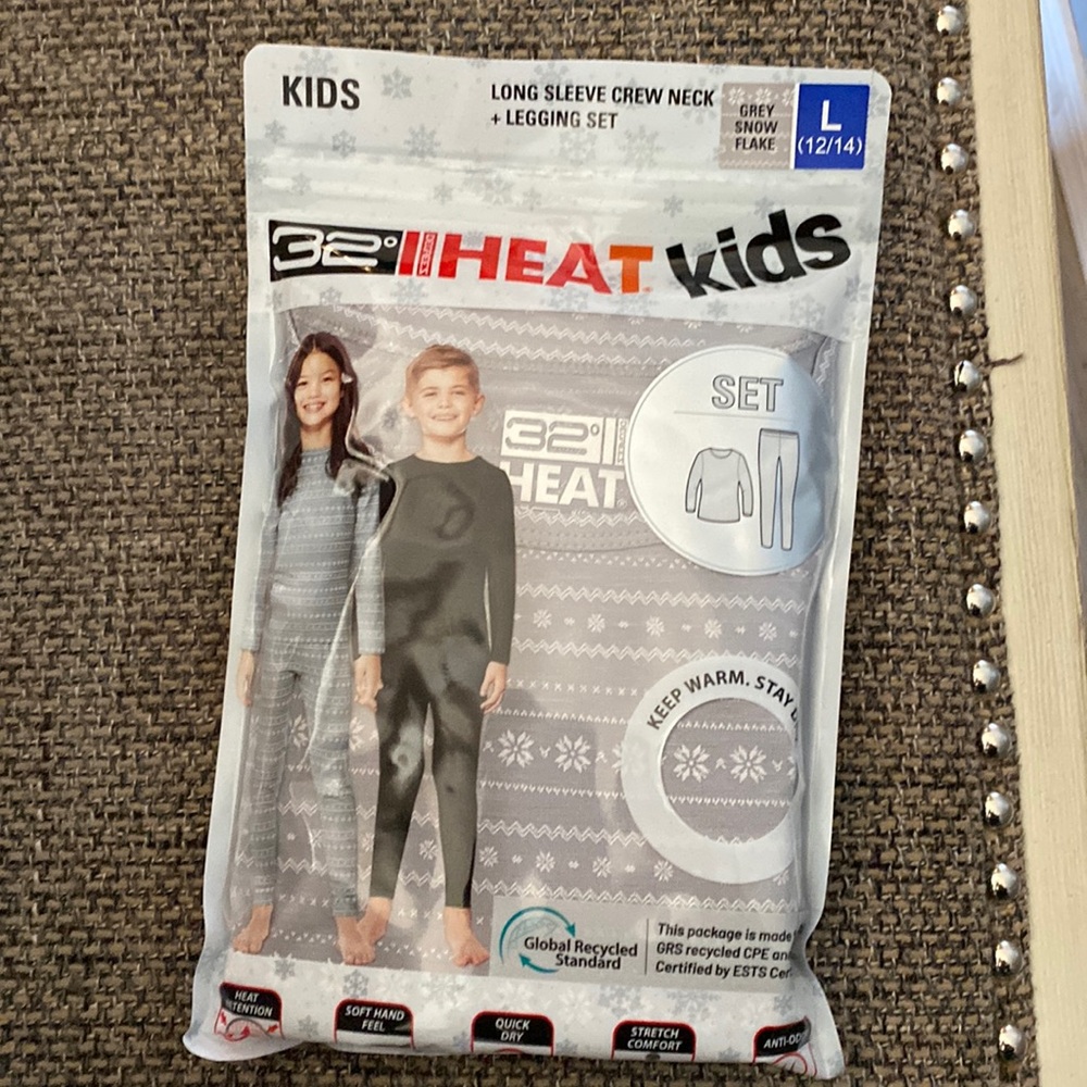 32 Degrees Kids Long Sleeve Crewneck + Legging Set Grey Snow Flakes, L(12/14)